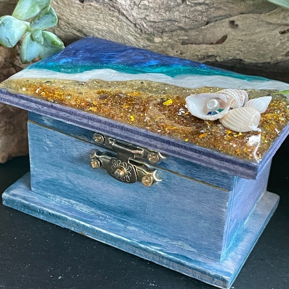 Real Sand Ocean Themed Resin Topped Jewelry Trinket Pine Box - Picture 1 of 16